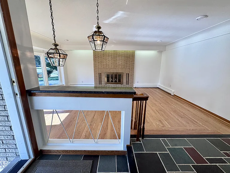 17 Avonwood Blvd — Photo 5