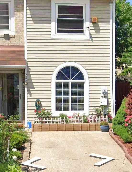 1st image of 75 Benjamin Dr