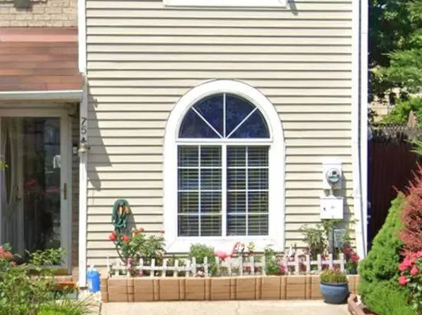 75 Benjamin Dr, Staten Island, NY 10303