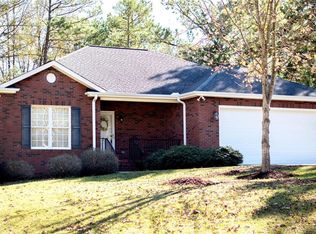 202 Shenandoah Rd, Townville, SC 29689