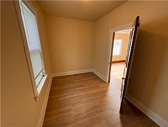 4th image of 2006 W Lincoln Ave