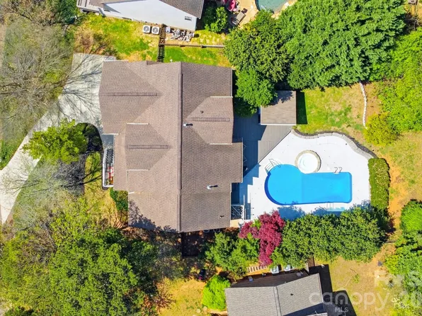 9101 Pitcairn Dr, Tega Cay, SC 29708