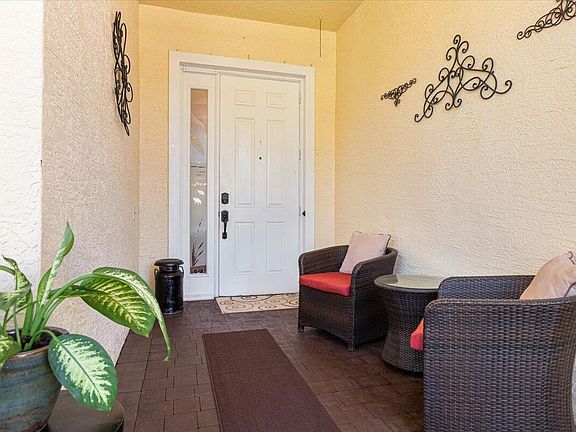 5th image of 105 NW Summerville Court
