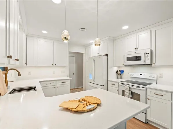 4768 Eisenhower St, Oregon, WI 53575