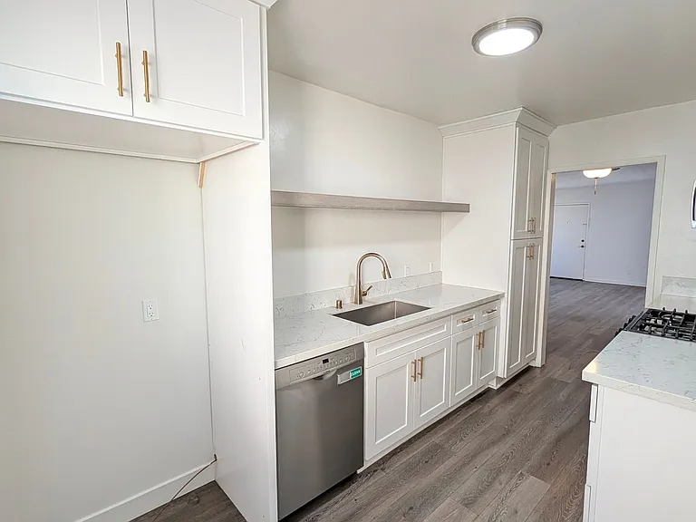 Dickens Garden Apartments — Photo 3
