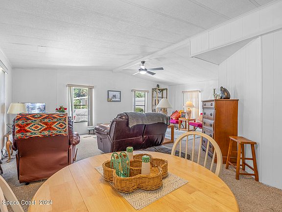 4th image of 215 Kiwi Dr