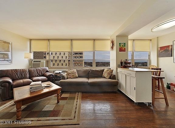 3rd image of 3950 N Lake Shore Dr #1028