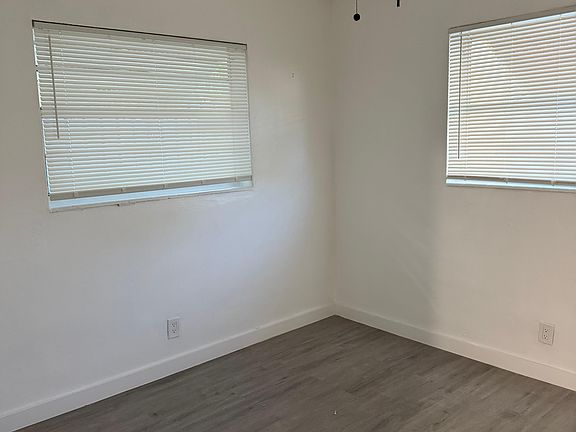 3rd image of 2652 NE 9th Ave #2652