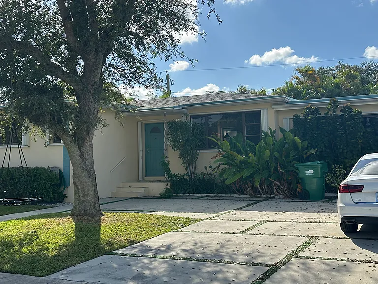 7910 SW 15th St — Photo 4