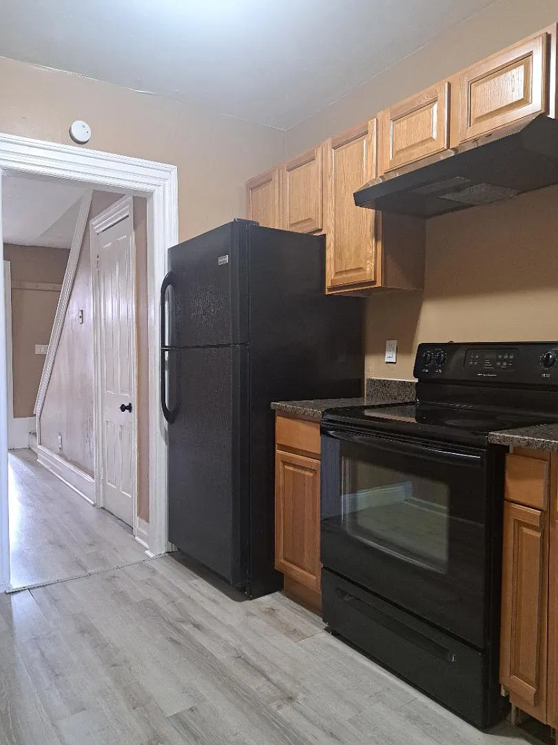 134 N Hall St — Photo 1
