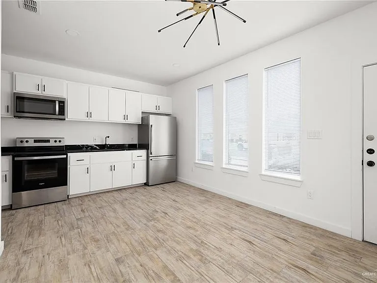 1429 W Harrison Ave #9 — Photo 4
