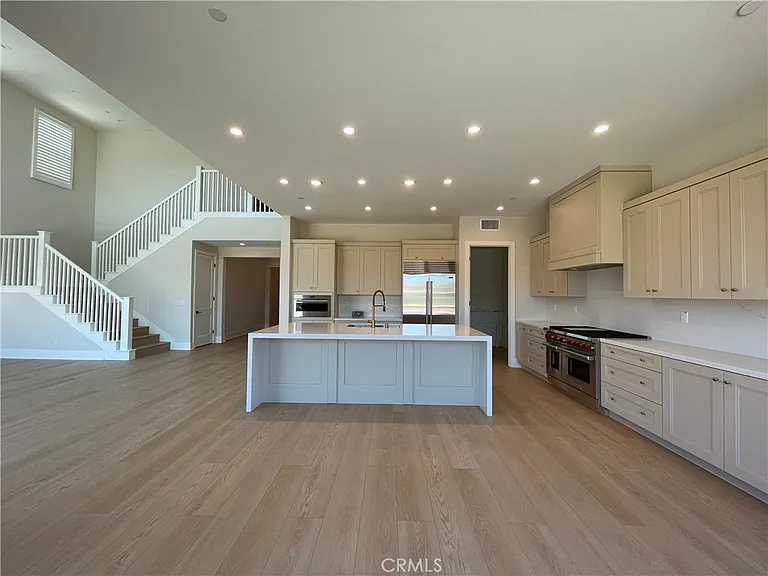 133 Sunnyslope — Photo 2