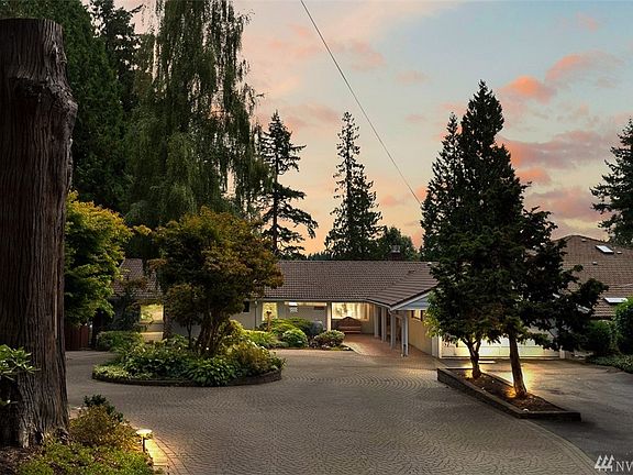 Large circular drive way and plenty of parking for RV, Boat, or several cars.