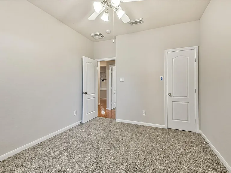 9506 Gramond Hall Ct — Photo 32