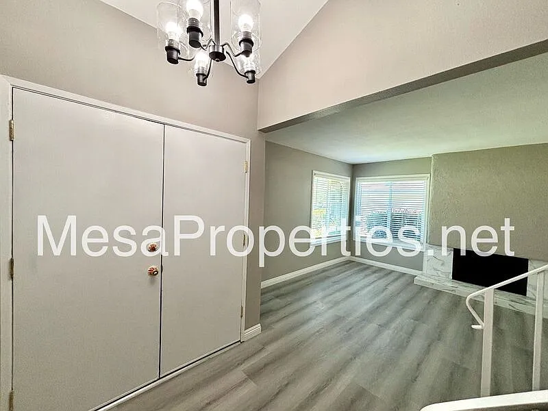 3 bed, 1.5 bath, 1200 sqft, $2,885 — Photo 3