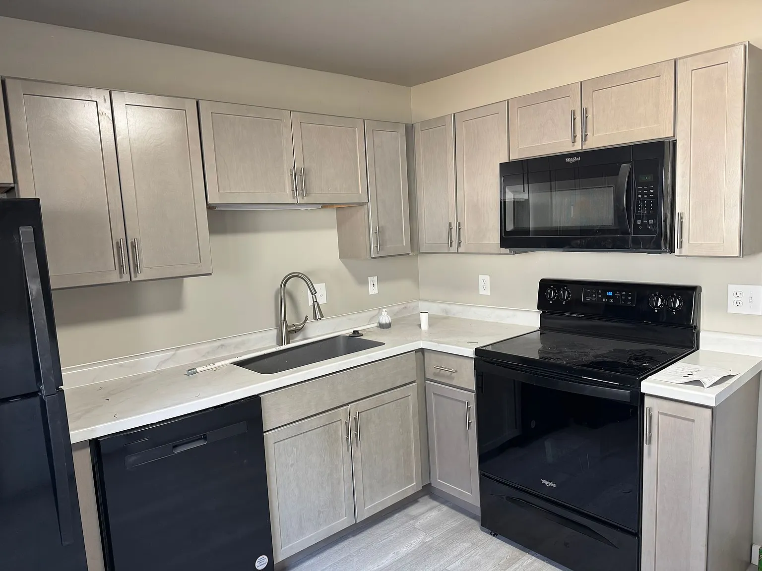 West End Apartments — Photo 1