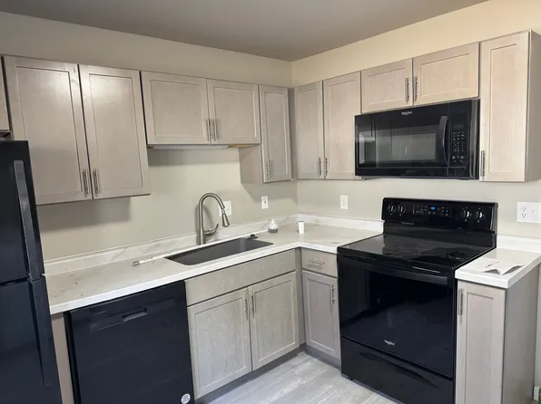 West End Apartments, 2430 W 3rd St #Bb5379c3e, Bloomington, IN 47404