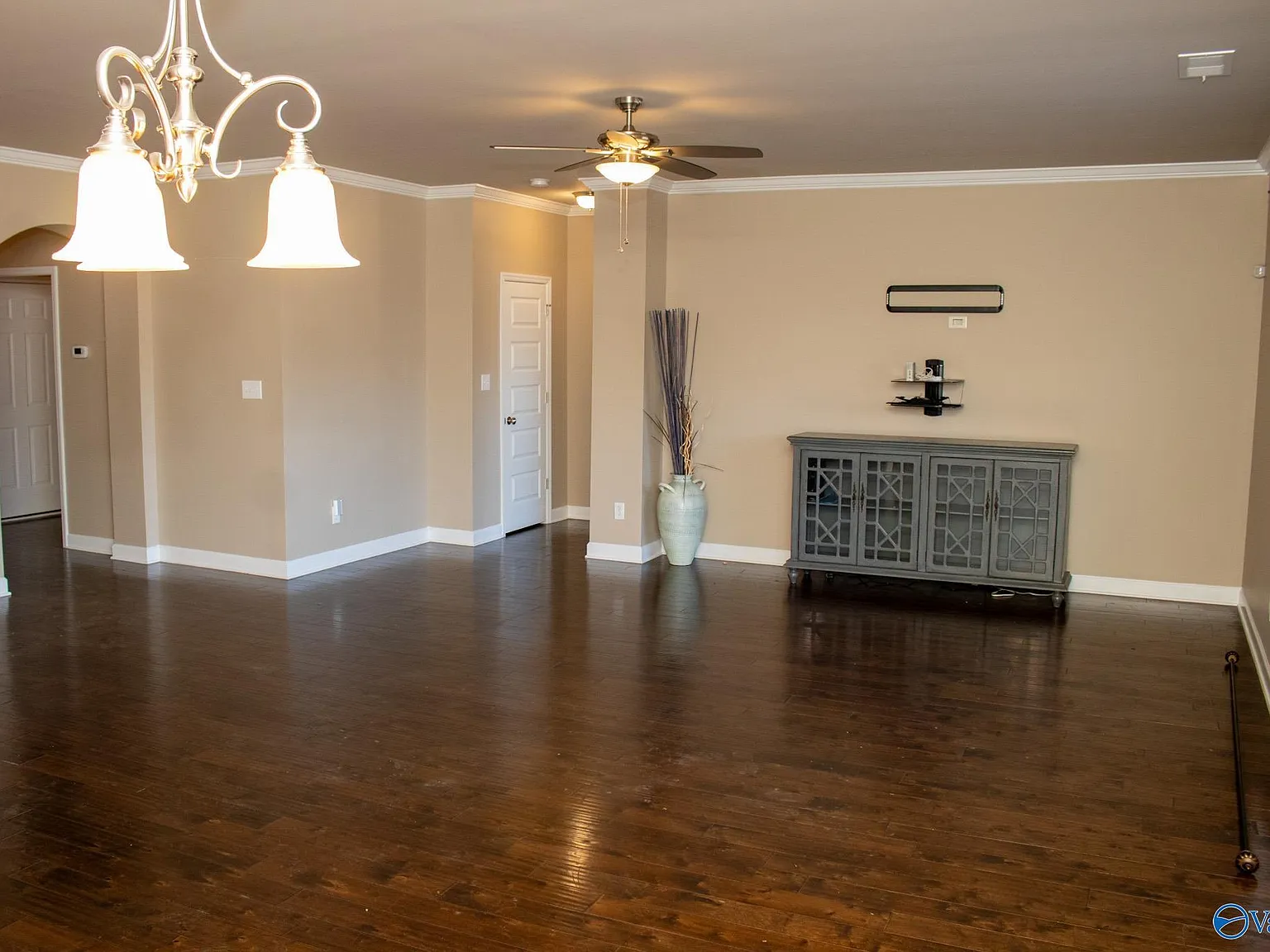 3 bed, 2.0 bath, 1900 sqft, $2,100 — Photo 3