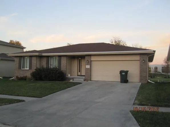 5230 Betty Lou Blvd, Lincoln, NE 68516