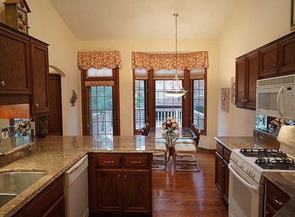 5th image of 10904 Settlers Pond Ct