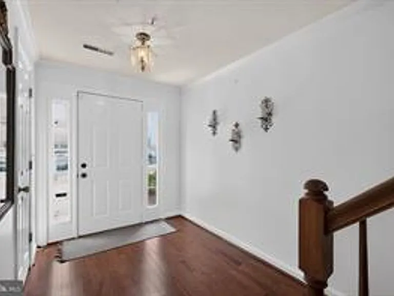 10 Augustine Ct — Photo 2