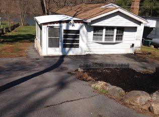 115 Boat Dock Dr, Falling Waters, WV 25419