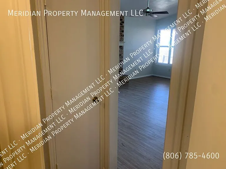 2019 S Loop 289 — Photo 13