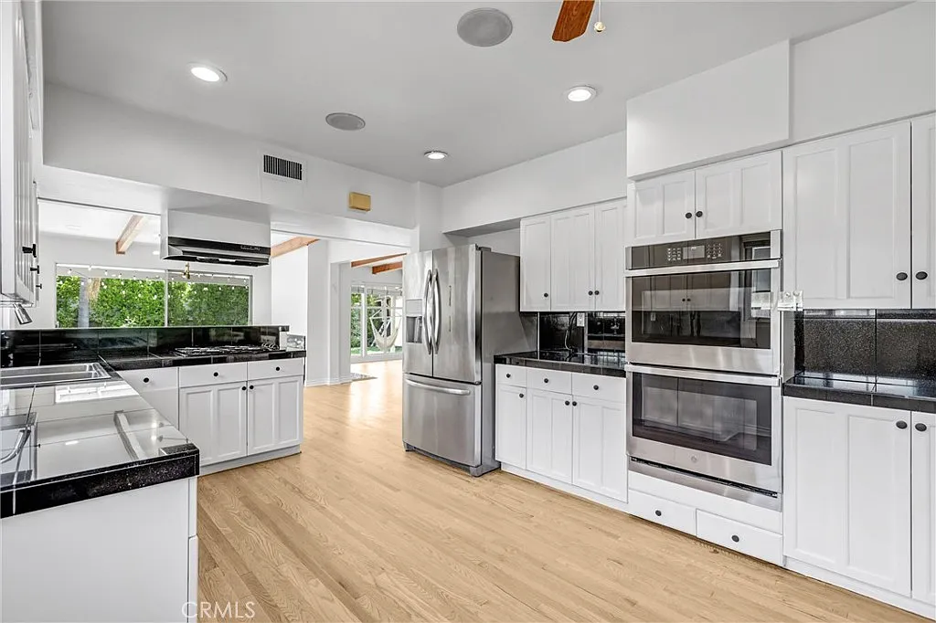 3 bed, 1650 sqft, $5,200 — Photo 1