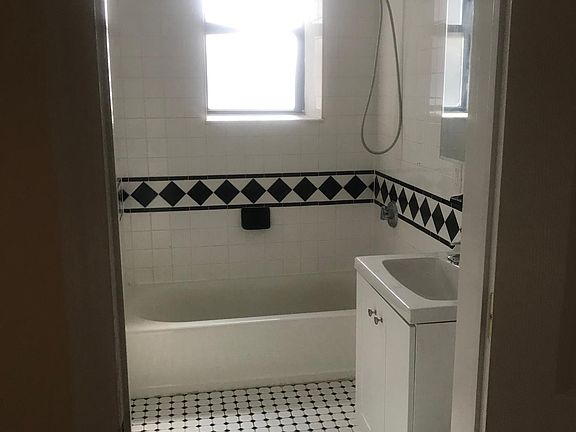 5th image of 65 Lincoln Blvd #11