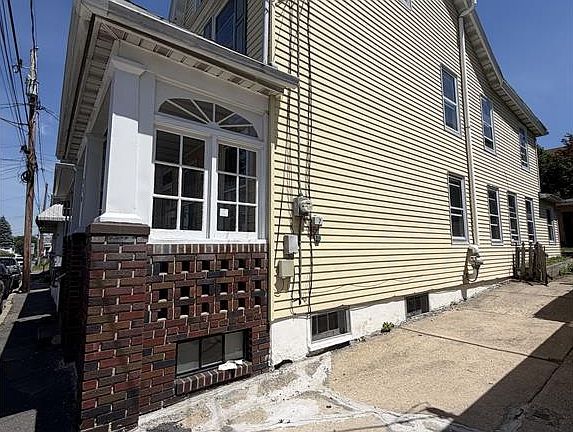 3rd image of 230 W Early Ave