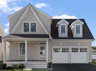 12 Lookout Ln, Portsmouth, RI 02871