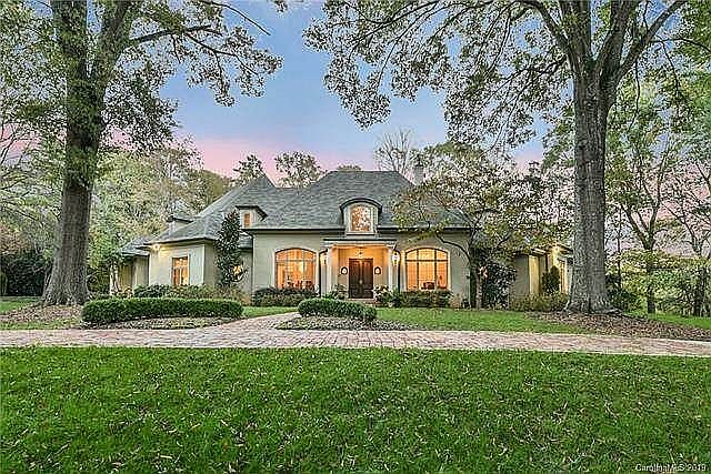 Expansive front yard