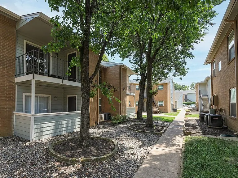 Deerwood Apartments — Photo 10