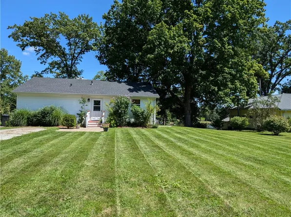 13 Elizabeth Circle Dr, Pana, IL 62557