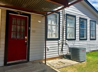 1520 D St UNIT 5, Floresville, TX 78114