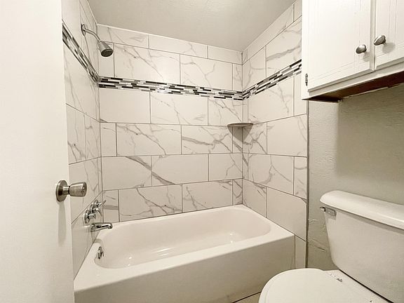 2nd image of 900 NW 24th St #Paseo24-812-0