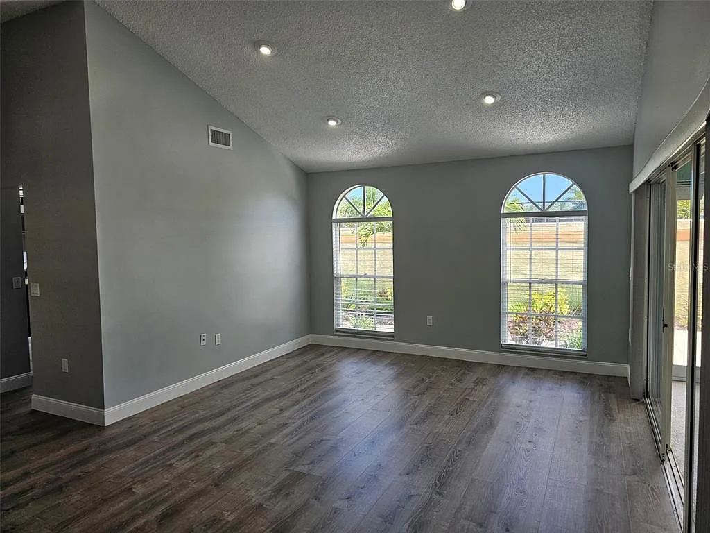 3 bed, 2.0 bath, 1172 sqft, $2,350 — Photo 4