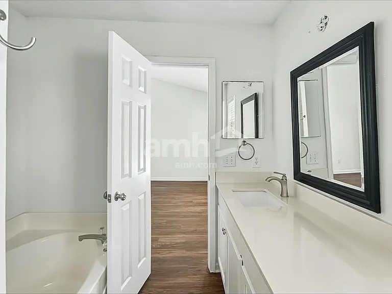 10921 Gardenia St — Photo 10