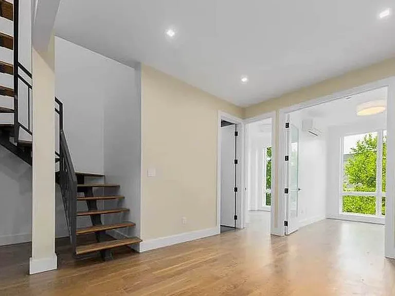 877 Park Ave #4B — Photo 2