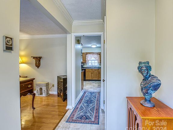 4th image of 841 Greenwood Dr