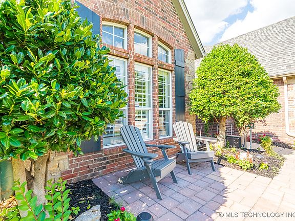 5th image of 4210 W Twin Oaks Pl