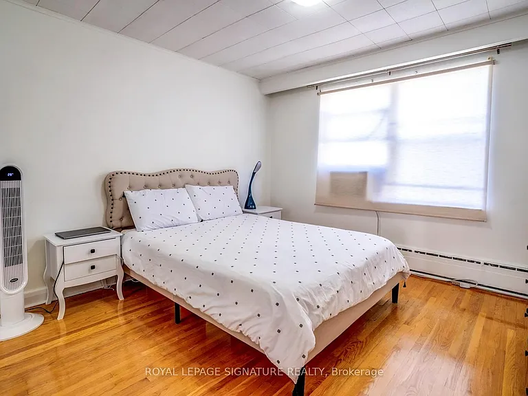 138 Woburn Ave — Photo 11