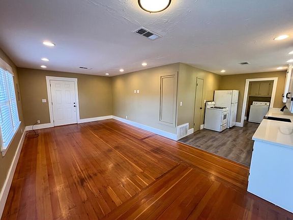 5th image of 2151 Fern St