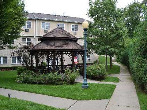 4th image of 111 Cambridge Ct
