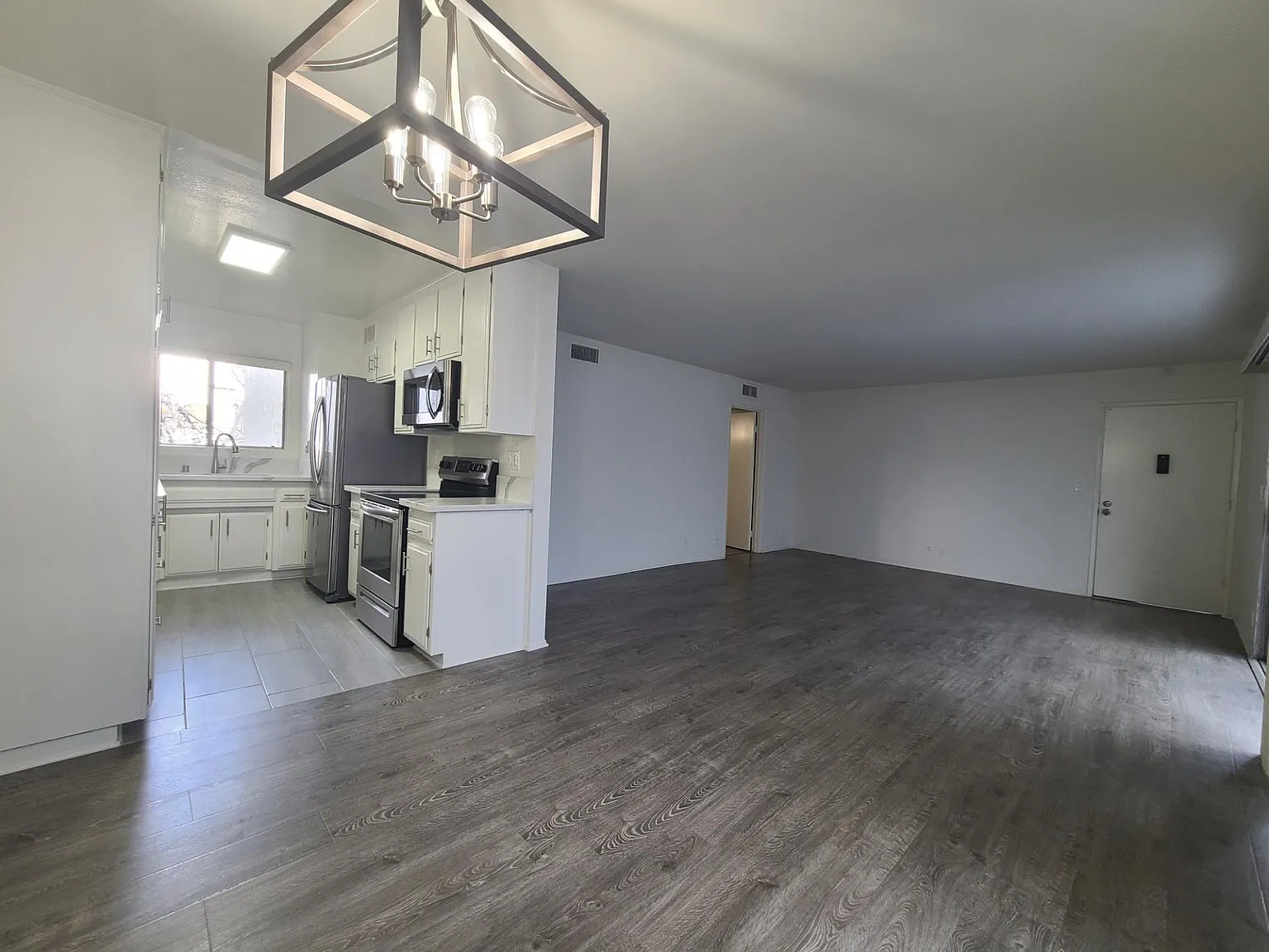 1 bed, 850 sqft, $2,495 — Photo 3