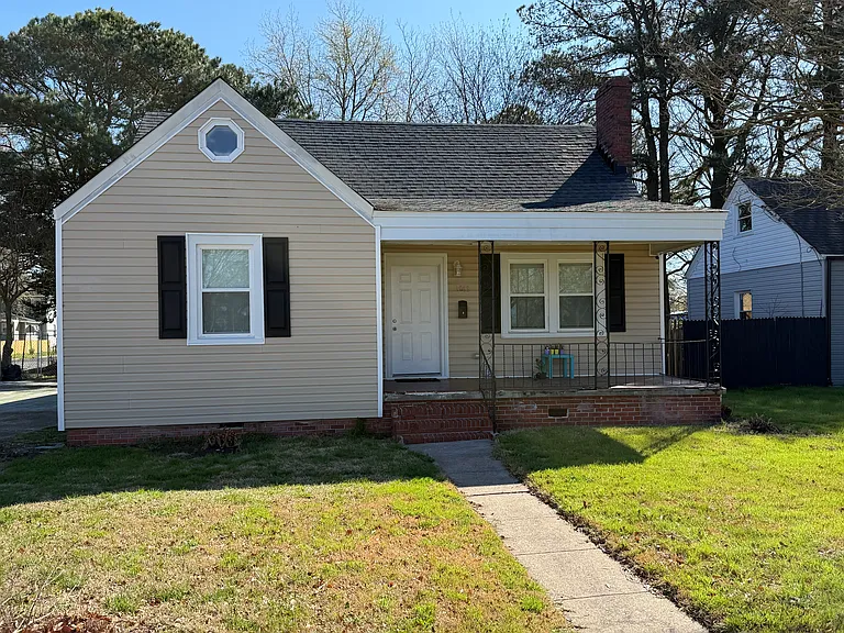 Nice front yard with a porch.