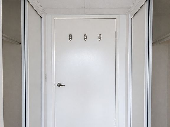 5th image of 526 S Alexandria Ave #209