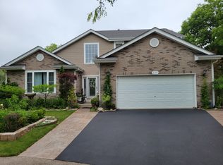 449 N Crooked Lake Ln, Lindenhurst, IL