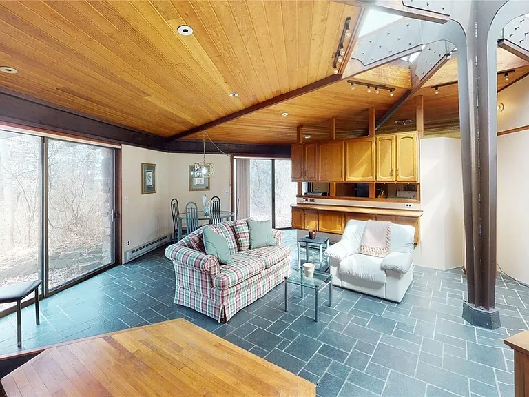 200 Steele Rd — Photo 27