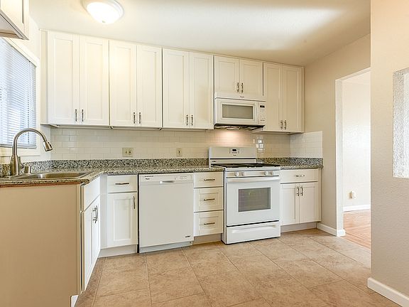 5th image of 494 Orchard Ave